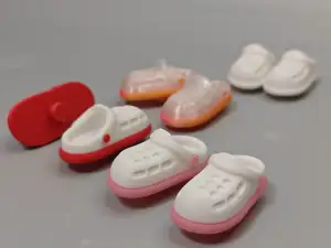 洞洞鞋上的洞洞鞋 Hole shoes on hole shoes