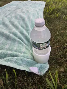 BEACH BLANKET / BEVERAGE HOLDER