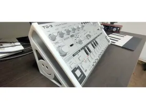 Behringer TD-3 stand :)