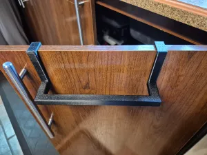 Hand towel hanger