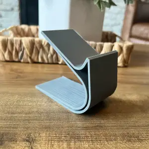 universal minimalistic controller holder/stand