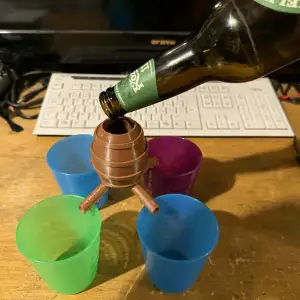 Keg for pouring drinks into 4 glasses