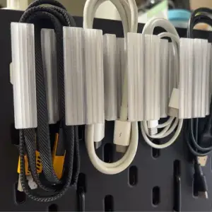 IKEA SKÅDIS 洞洞板收線器
