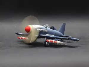 TF-2飞鹰号螺旋桨战斗机
