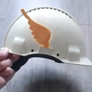 construction helmet wings