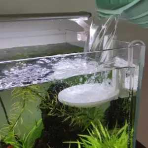 Aquarium fill reflector