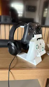 Controller Stand Headset