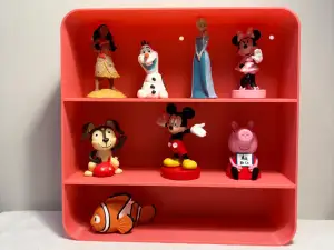Small figure display shelf