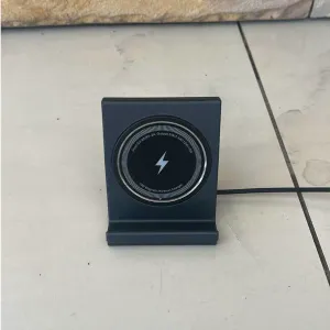 Cell stand with wireless charger