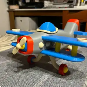 Toy airplane