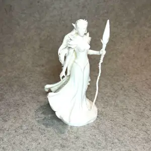 Princess Zelda miniature figurine