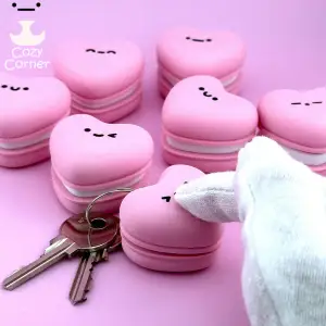 Clicky heart macaron keychain