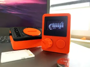 MICRO - A MICRO HANDHELD CR2032 CASE FOR ATTINY85 TINYJOYPAD