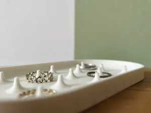 Minimal Ring Holder