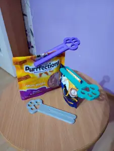 Cat paw tool for sealing beg food