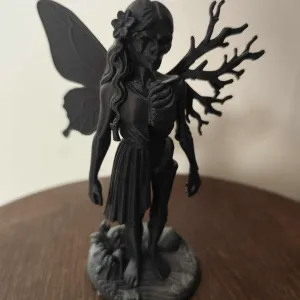 Elarah Mournveil – The Wing of Shadows