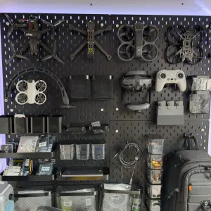 Drohnen Wand Haken u. Boxen für IKEA SKADIS Lochwand System!