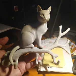 Cat on branch. Key holder