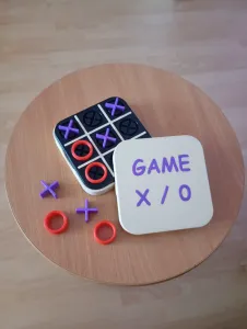 X and 0 Game with Box for Travel