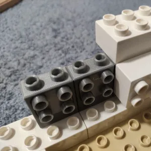 Duplo parts with side pins