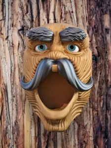 TREE FACE-BIRD FEEDER