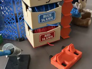 Box for Dispensing Small Wire Spools on Skadis Boards