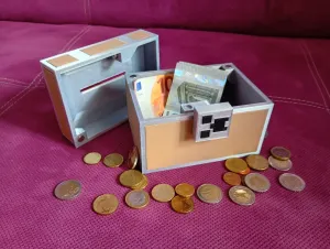 Minecraft Dungeons: Wooden Chest Piggy Bank