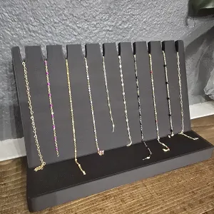 Permanent jewelry chain display adjustable size