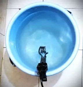 Heating rod holder for all buckets