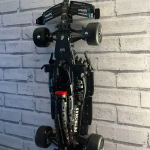 Soporte de Pared para Mercedes F1 de Lego 42171