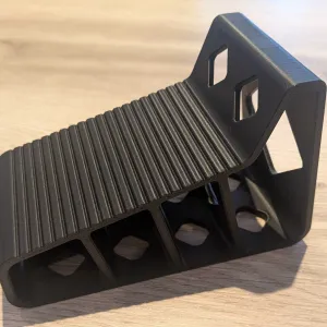 Minimalist laptop stand