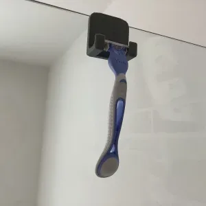Clip Razor Holder – No Drill Wall Mount