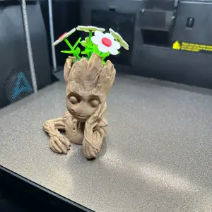 Groot desk flower vase