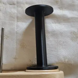 Tube à visser pour bobine de fil V2