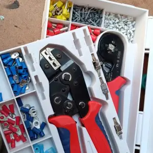 Caja para Alicates con bandeja para conectores y mordazas