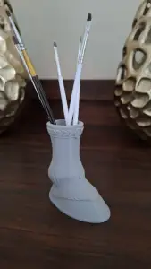 Horseshoe pencil holder