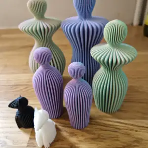 Statuettes famille avec chiens