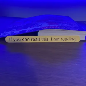 Bookmark with the tekst: 'If you can read this I am reading'