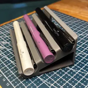 3 Pens stand