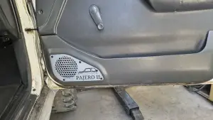 Mitsubishi Pajero II/Montero door speaker grills
