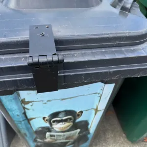 Black bin lid latch