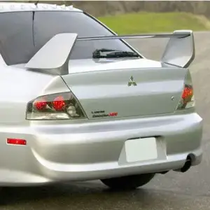 Mitsubishi Lancer CJ ES - Becquet de coffre arrière