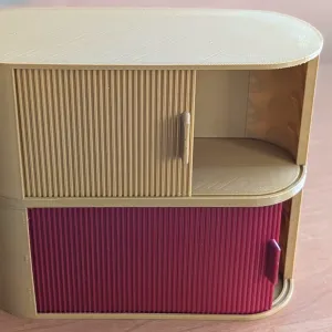 Box with roller shutter for small items with a smooth surf