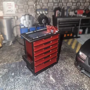 1/24 Coffre a outil avec etau / Toolbox with vice