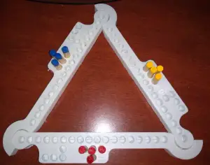 Flexible 3-9 person board game