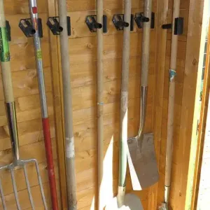 Support pour outils de jardin