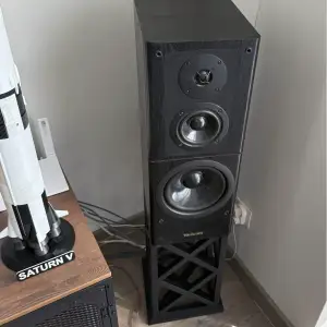 Modular loudspeaker stand