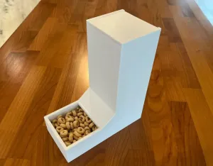 Automatic cat dog feeder