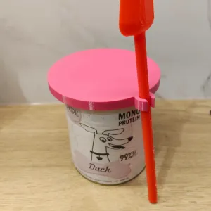 Can cover with spoon holder