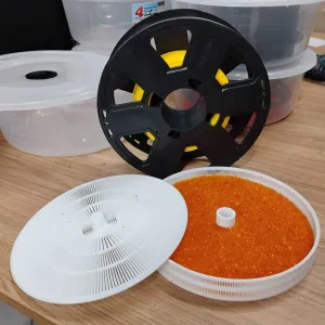 Large container drying filament in round pots with silica